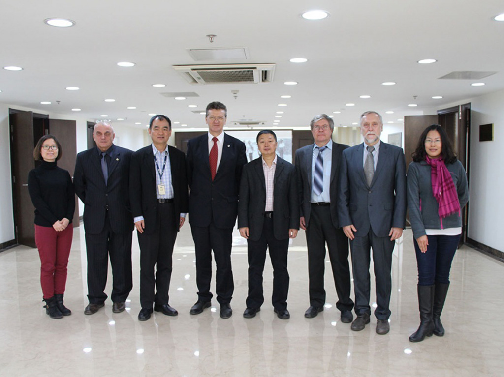 Делегация ИЭиТС во главе с Н.А. Забелиным в Центре высокоскоростных железнодорожных технологий КНР