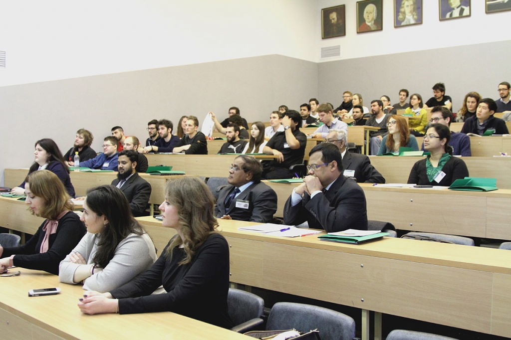 Участники зимней школы по ядерной энергетике слушают лекцию д.эн., проректора ЦИПК Росатома
