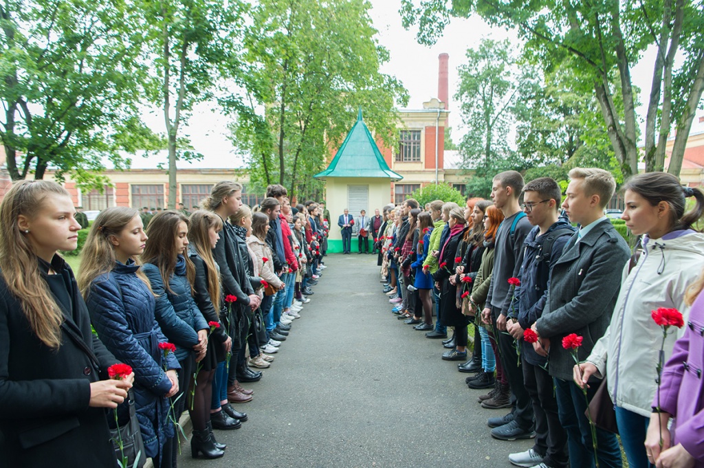 Студенты и сотрудники Политеха почтили память жертв блокады Ленинграда Студенты и сотрудники Политеха почтили память жертв блокады Ленинграда