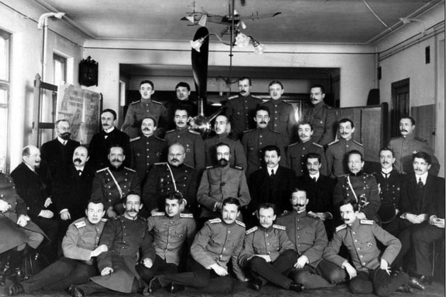 Преподаватели и выпускники первого Курса авиации СПбПИ, 1912