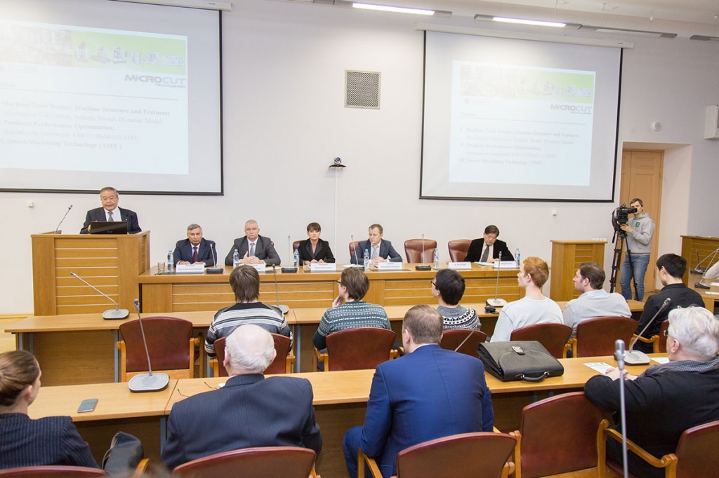 Президент Buffalo Machinery (Тайвань), профессор Национального педагогического университета Чжанхуа Поль Чанг прочитал доклад Smart machining technology Президент Buffalo Machinery (Тайвань), профессор Национального педагогического университета Чжанхуа Поль Чанг прочитал доклад Smart machining technology