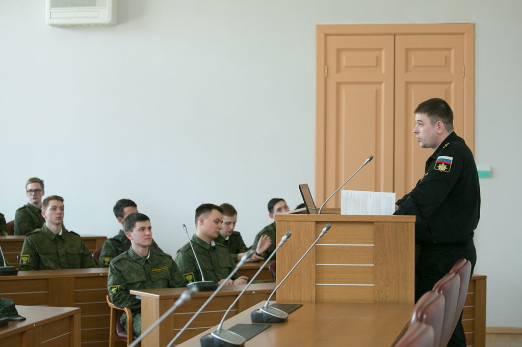 Помощник капитана ТАРКР Петр Великий А.Ю. Кривогузов прочитал лекцию студентам Военной кафедры СПбПУ Помощник капитана ТАРКР Петр Великий А.Ю. Кривогузов прочитал лекцию студентам Военной кафедры СПбПУ