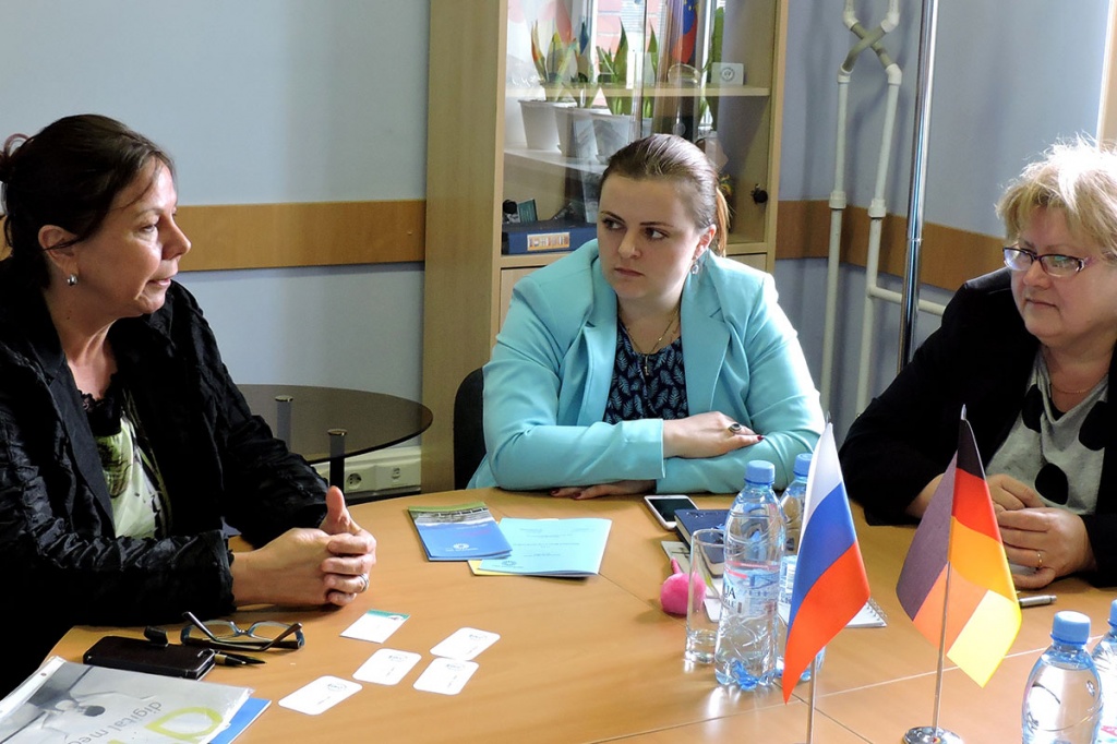 Ведущие сотрудники Отдела академической мобильности СПбПУ и професор Сюзанна Радтке (крайняя слева)