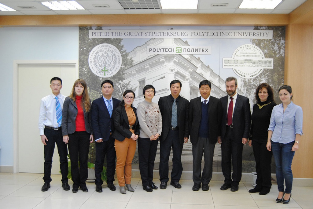 Коллектив Управления международного сотрудничества и коллеги из Китая