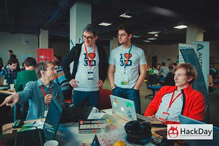 20-22 марта 2015 г. прошел конкурс по программированию HackDay, на котором координатор программы ADN Международного образовательного научного центра «Autodesk Политехник» Владимир Тучкевич выступал в качестве наставника и эксперта одной из номинаций – «Оригинальное 3D-приложение для Web». Владимир совместно с Ярославом Решетниковым из Autodesk Developer Network представили участникам конкурса возможности новейшего сервиса визуализации трехмерных моделей в Интернете – Autodesk Viewer. А также продемонстрировали, как студенты Санкт-Петербургского Политехнического университета Петра Великого уже используют данную технологию для визуализации своих трехмерных моделей. Цель конкурса HackDay – в течение двухдневной командной работы довести проект от идеи до прототипа. Участники мероприятия – все, у кого есть идея интернет-проекта, но нет команды для ее воплощения. На HackDay можно прийти с уже готовой идеей, на реализацию которой не находилось времени или возможности, можно собрать команду непосредственно на конкурсе, а можно влиться в готовую команду. 18 из 29-ти команд, заявленных на конкурс в этом году, дошли до финиша и представили свои проекты в нескольких номинациях – «Tech», «Startup», «Hack» и «Оригинальное 3D-приложение для Web». Следует отметить, что конкурс проводится в России с 2009 г., и за это время создал особую среду для начинающих программистов, позволяющую в краткий срок запустить проект и проверить его идею на прочность. Благодаря конкурсу появились проекты, многие из которых переросли в стабильный бизнес. Конкурс позволяет популяризировать актуальные технологии среди преподавателей, студентов, программистов, проектировщиков и дизайнеров, приближая их к реальным экстремальным условиям современного рынка. «Плоский» от рождения Интернет на наших глазах стремительно становится трехмерным. Этот процесс вызвал бурное развитие различных технологий для работы с 3D-данными. Политех, олицетворяя историю технического и научно-исследовательского прогресса, развивает инновационные направления и мировые тенденции, наиболее востребованные на рынке. Так, Политехнический университет в рамках стратегического партнерства с компанией Autodesk активно развивают навыки студентов в области программирования и трехмерной графики, снабжая их современными техническими решениями, расширяя их знания и компетенции, и стимулируя к участию в конкурсах по разработке реальных эффективных решений для бизнеса. 20-22 марта 2015 г. прошел конкурс по программированию HackDay, на котором координатор программы ADN Международного образовательного научного центра «Autodesk Политехник» Владимир Тучкевич выступал в качестве наставника и эксперта одной из номинаций – «Оригинальное 3D-приложение для Web». Владимир совместно с Ярославом Решетниковым из Autodesk Developer Network представили участникам конкурса возможности новейшего сервиса визуализации трехмерных моделей в Интернете – Autodesk Viewer. А также продемонстрировали, как студенты Санкт-Петербургского Политехнического университета Петра Великого уже используют данную технологию для визуализации своих трехмерных моделей. Цель конкурса HackDay – в течение двухдневной командной работы довести проект от идеи до прототипа. Участники мероприятия – все, у кого есть идея интернет-проекта, но нет команды для ее воплощения. На HackDay можно прийти с уже готовой идеей, на реализацию которой не находилось времени или возможности, можно собрать команду непосредственно на конкурсе, а можно влиться в готовую команду. 18 из 29-ти команд, заявленных на конкурс в этом году, дошли до финиша и представили свои проекты в нескольких номинациях – «Tech», «Startup», «Hack» и «Оригинальное 3D-приложение для Web». Следует отметить, что конкурс проводится в России с 2009 г., и за это время создал особую среду для начинающих программистов, позволяющую в краткий срок запустить проект и проверить его идею на прочность. Благодаря конкурсу появились проекты, многие из которых переросли в стабильный бизнес. Конкурс позволяет популяризировать актуальные технологии среди преподавателей, студентов, программистов, проектировщиков и дизайнеров, приближая их к реальным экстремальным условиям современного рынка. «Плоский» от рождения Интернет на наших глазах стремительно становится трехмерным. Этот процесс вызвал бурное развитие различных технологий для работы с 3D-данными. Политех, олицетворяя историю технического и научно-исследовательского прогресса, развивает инновационные направления и мировые тенденции, наиболее востребованные на рынке. Так, Политехнический университет в рамках стратегического партнерства с компанией Autodesk активно развивают навыки студентов в области программирования и трехмерной графики, снабжая их современными техническими решениями, расширяя их знания и компетенции, и стимулируя к участию в конкурсах по разработке реальных эффективных решений для бизнеса.