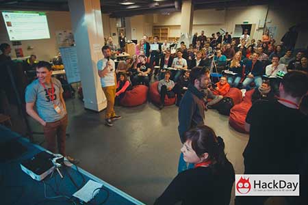 20-22 марта 2015 г. прошел конкурс по программированию HackDay, на котором координатор программы ADN Международного образовательного научного центра «Autodesk Политехник» Владимир Тучкевич выступал в качестве наставника и эксперта одной из номинаций – «Оригинальное 3D-приложение для Web». Владимир совместно с Ярославом Решетниковым из Autodesk Developer Network представили участникам конкурса возможности новейшего сервиса визуализации трехмерных моделей в Интернете – Autodesk Viewer. А также продемонстрировали, как студенты Санкт-Петербургского Политехнического университета Петра Великого уже используют данную технологию для визуализации своих трехмерных моделей. Цель конкурса HackDay – в течение двухдневной командной работы довести проект от идеи до прототипа. Участники мероприятия – все, у кого есть идея интернет-проекта, но нет команды для ее воплощения. На HackDay можно прийти с уже готовой идеей, на реализацию которой не находилось времени или возможности, можно собрать команду непосредственно на конкурсе, а можно влиться в готовую команду. 18 из 29-ти команд, заявленных на конкурс в этом году, дошли до финиша и представили свои проекты в нескольких номинациях – «Tech», «Startup», «Hack» и «Оригинальное 3D-приложение для Web». Следует отметить, что конкурс проводится в России с 2009 г., и за это время создал особую среду для начинающих программистов, позволяющую в краткий срок запустить проект и проверить его идею на прочность. Благодаря конкурсу появились проекты, многие из которых переросли в стабильный бизнес. Конкурс позволяет популяризировать актуальные технологии среди преподавателей, студентов, программистов, проектировщиков и дизайнеров, приближая их к реальным экстремальным условиям современного рынка. «Плоский» от рождения Интернет на наших глазах стремительно становится трехмерным. Этот процесс вызвал бурное развитие различных технологий для работы с 3D-данными. Политех, олицетворяя историю технического и научно-исследовательского прогресса, развивает инновационные направления и мировые тенденции, наиболее востребованные на рынке. Так, Политехнический университет в рамках стратегического партнерства с компанией Autodesk активно развивают навыки студентов в области программирования и трехмерной графики, снабжая их современными техническими решениями, расширяя их знания и компетенции, и стимулируя к участию в конкурсах по разработке реальных эффективных решений для бизнеса. 20-22 марта 2015 г. прошел конкурс по программированию HackDay, на котором координатор программы ADN Международного образовательного научного центра «Autodesk Политехник» Владимир Тучкевич выступал в качестве наставника и эксперта одной из номинаций – «Оригинальное 3D-приложение для Web». Владимир совместно с Ярославом Решетниковым из Autodesk Developer Network представили участникам конкурса возможности новейшего сервиса визуализации трехмерных моделей в Интернете – Autodesk Viewer. А также продемонстрировали, как студенты Санкт-Петербургского Политехнического университета Петра Великого уже используют данную технологию для визуализации своих трехмерных моделей. Цель конкурса HackDay – в течение двухдневной командной работы довести проект от идеи до прототипа. Участники мероприятия – все, у кого есть идея интернет-проекта, но нет команды для ее воплощения. На HackDay можно прийти с уже готовой идеей, на реализацию которой не находилось времени или возможности, можно собрать команду непосредственно на конкурсе, а можно влиться в готовую команду. 18 из 29-ти команд, заявленных на конкурс в этом году, дошли до финиша и представили свои проекты в нескольких номинациях – «Tech», «Startup», «Hack» и «Оригинальное 3D-приложение для Web». Следует отметить, что конкурс проводится в России с 2009 г., и за это время создал особую среду для начинающих программистов, позволяющую в краткий срок запустить проект и проверить его идею на прочность. Благодаря конкурсу появились проекты, многие из которых переросли в стабильный бизнес. Конкурс позволяет популяризировать актуальные технологии среди преподавателей, студентов, программистов, проектировщиков и дизайнеров, приближая их к реальным экстремальным условиям современного рынка. «Плоский» от рождения Интернет на наших глазах стремительно становится трехмерным. Этот процесс вызвал бурное развитие различных технологий для работы с 3D-данными. Политех, олицетворяя историю технического и научно-исследовательского прогресса, развивает инновационные направления и мировые тенденции, наиболее востребованные на рынке. Так, Политехнический университет в рамках стратегического партнерства с компанией Autodesk активно развивают навыки студентов в области программирования и трехмерной графики, снабжая их современными техническими решениями, расширяя их знания и компетенции, и стимулируя к участию в конкурсах по разработке реальных эффективных решений для бизнеса.