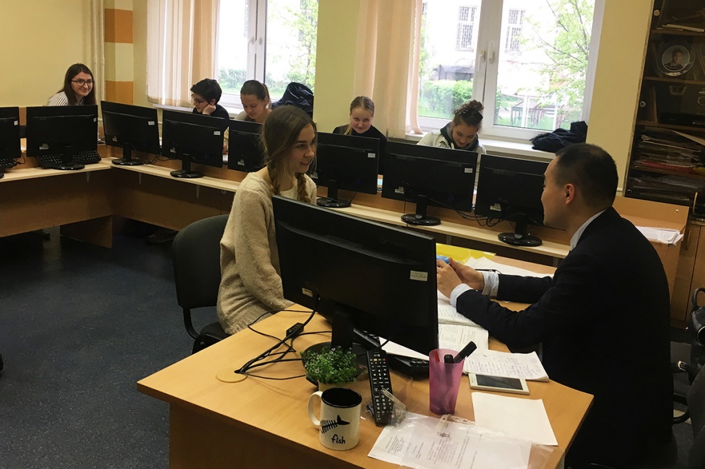 Студент второго курса магистратуры СПбПУ Ли ЦЗИНЧЭН на педагогической практике магистрантов Студент второго курса магистратуры СПбПУ Ли ЦЗИНЧЭН на педагогической практике магистрантов