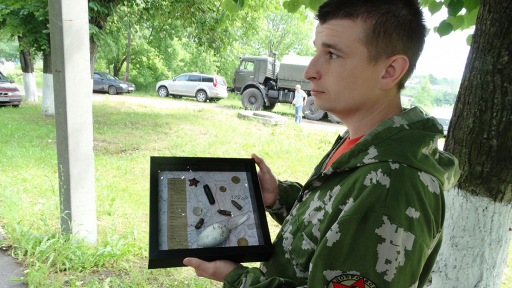 Члены поискового отряда Доброволец-Политех передали родным личные вещи бойца Михаила Ульянова Члены поискового отряда Доброволец-Политех передали родным личные вещи бойца Михаила Ульянова