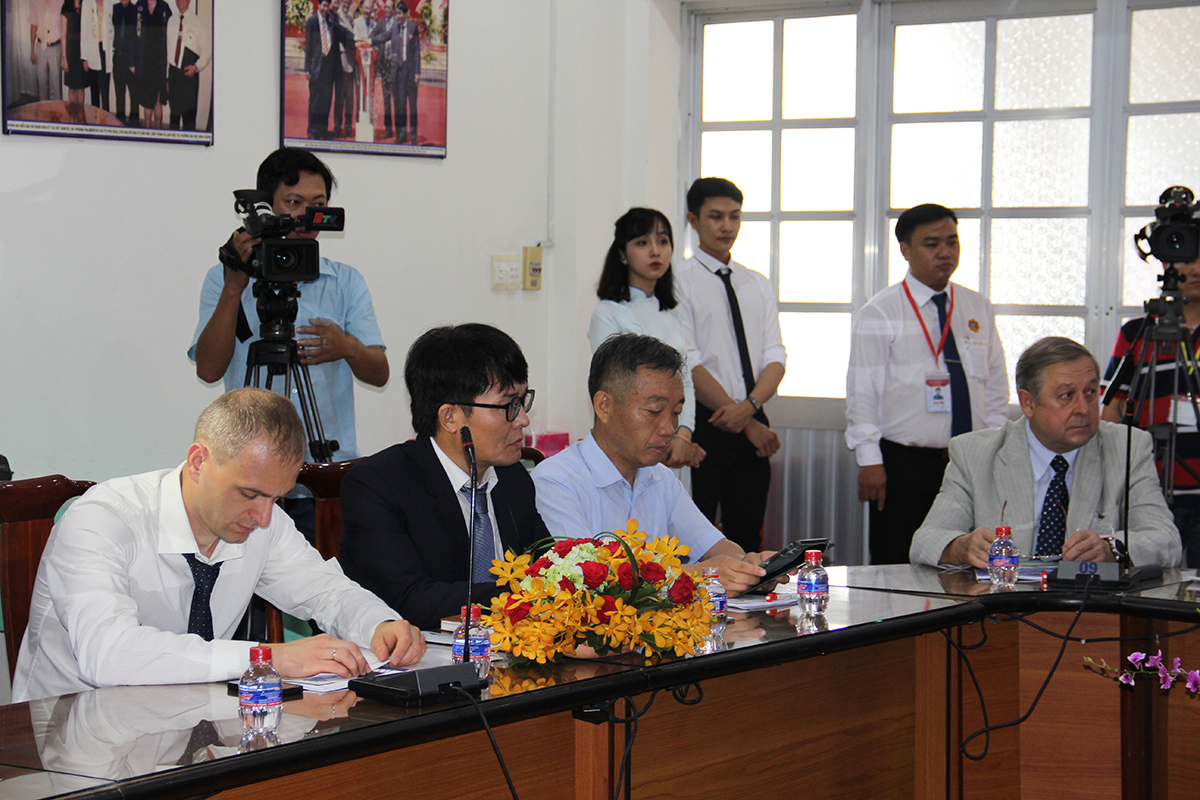 Делегация СПбПУ совместно с представителями научной общественности Вьетнама приняла участие в обширном круглом столе 