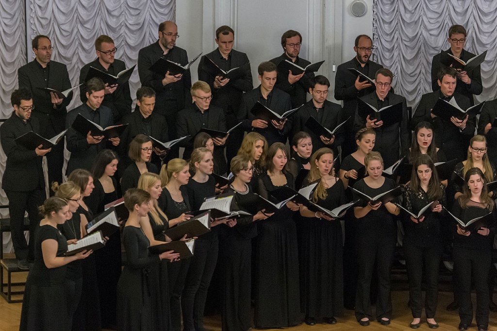 Объединенный хор университетов Мюнхена представил на сцене Белого зала программу хоровой музыки трех стран и трех столетий