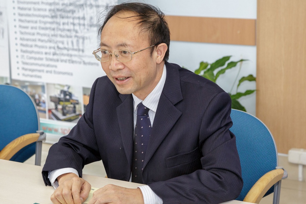 Заместитель директора Комитета по экономике и информатизации Шанхая г-н Чжан ХУАФАН