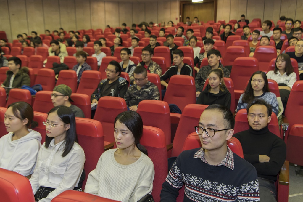 Встреча китайских студентов с консулами КНР прошла в актовом зале ВШ МОП СПбПУ