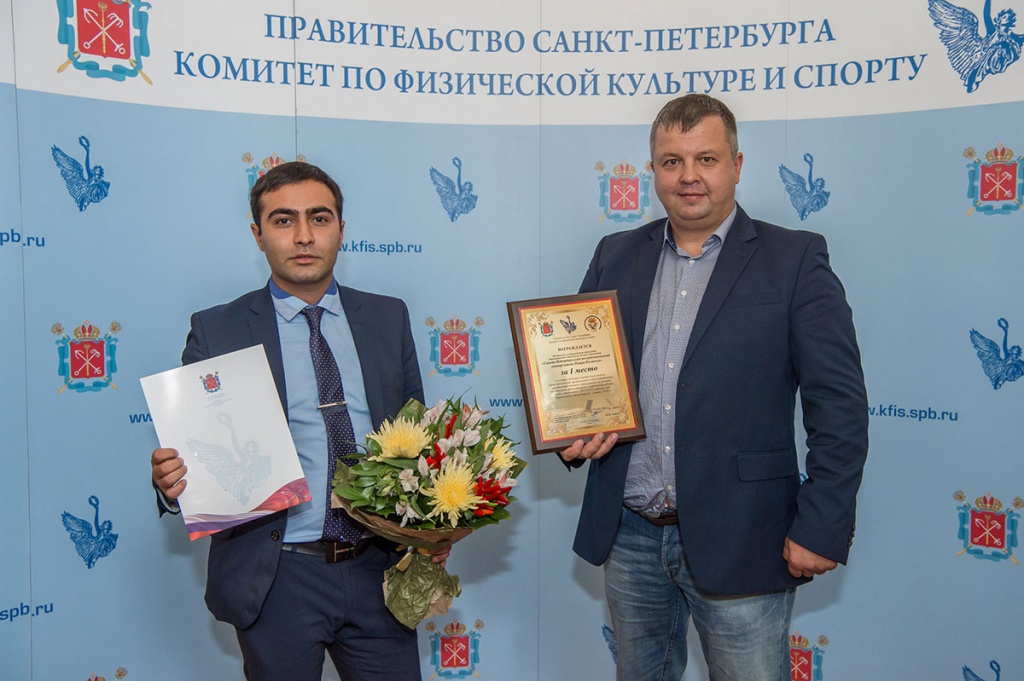 Справа налево - директор ИФКСиТ В.П. Сущенко и директор спортивного клуба Политехник Р. Агаев