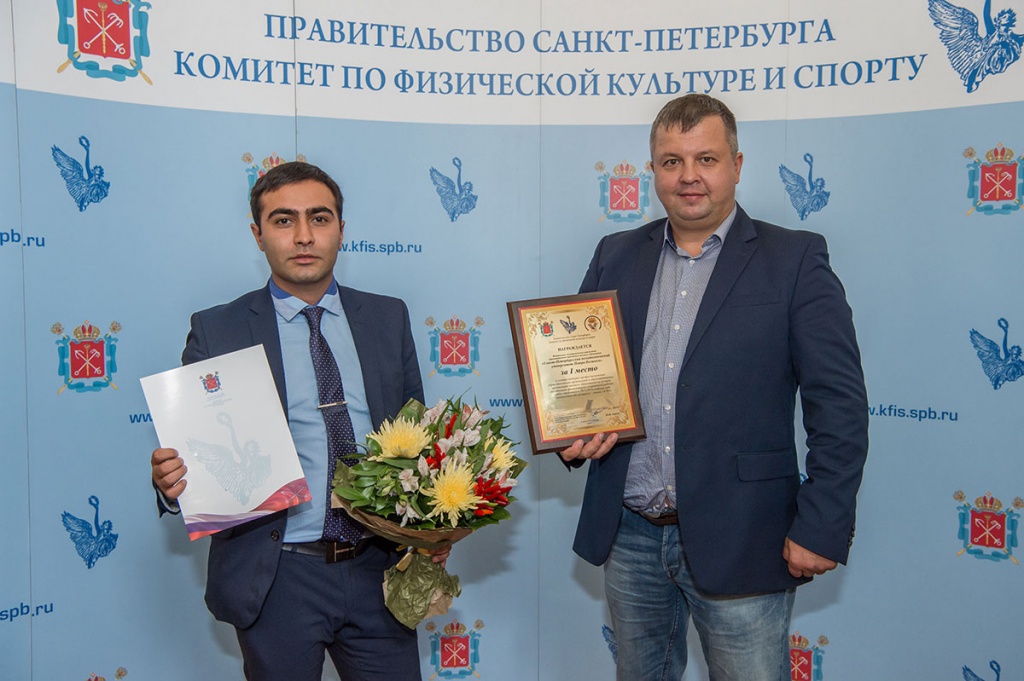 Справа налево - директор ИФКСиТ В.П. Сущенко и директор спортивного клуба Политехник Р. Агаев Справа налево - директор ИФКСиТ В.П. Сущенко и директор спортивного клуба Политехник Р. Агаев
