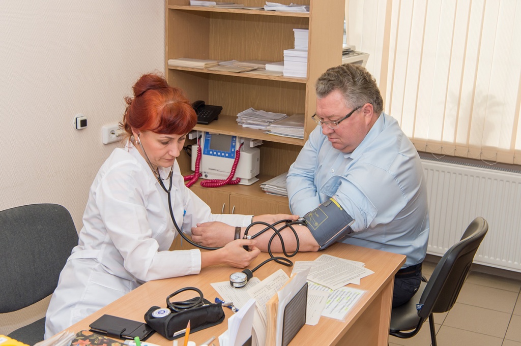 Ректор СПбПУ А.И. Рудской во время медосмотра перед прививкой от гриппа