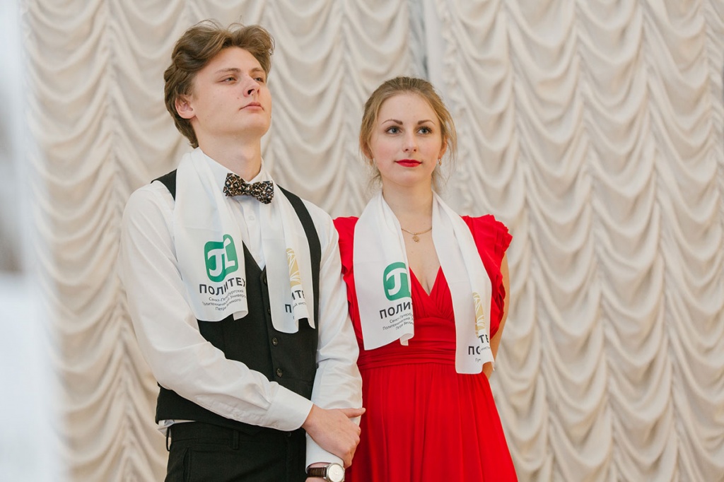 Праздник вели студенты Гуманитарного института Татьяна Гончарова и Иван Боровлев