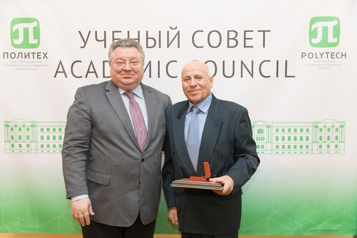 Почетным работником СПбПУ стал А.В. Залозный Почетным работником СПбПУ стал А.В. Залозный
