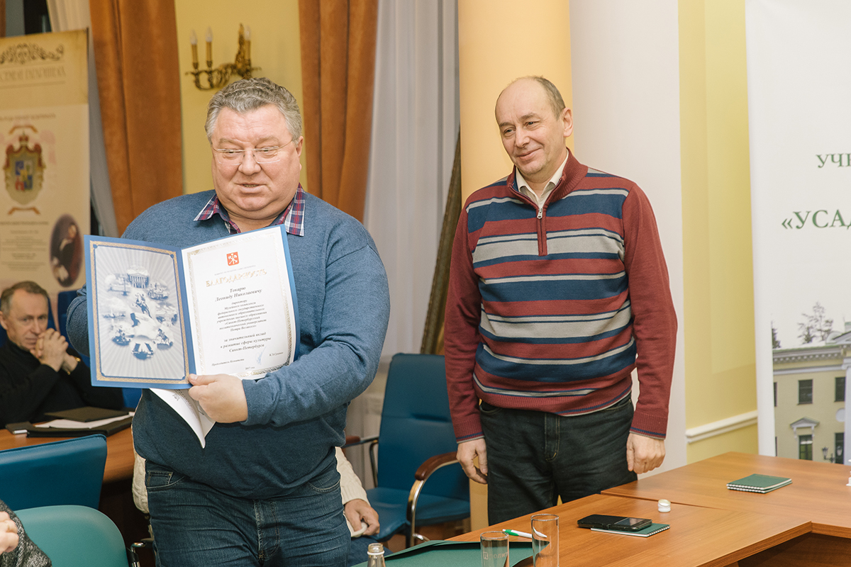 А.И. Рудской вручил Л.Н. Токарю благодарность Комитета по культуре Санкт-Петербурга 