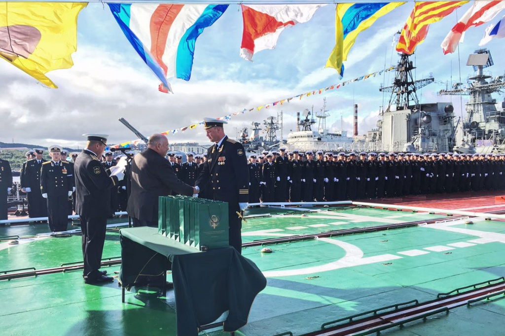 О.С. Ипатов вручил подарки от СПбПУ лучшим военнослужащим ТАРКР Перт Великий О.С. Ипатов вручил подарки от СПбПУ лучшим военнослужащим ТАРКР Перт Великий