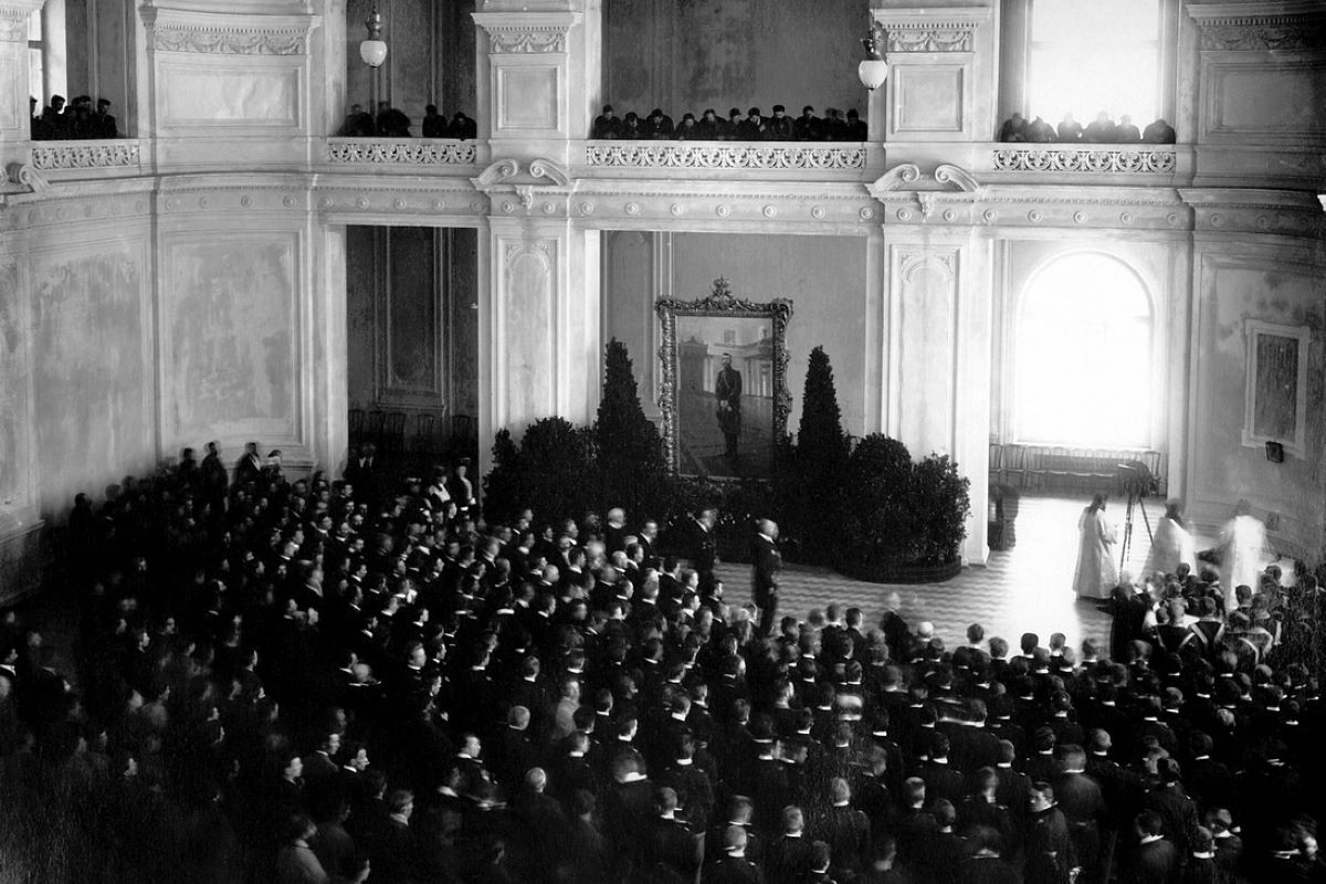 Молебен в актовом зале в честь открытия Политехнического института. 1 октября 1902 года