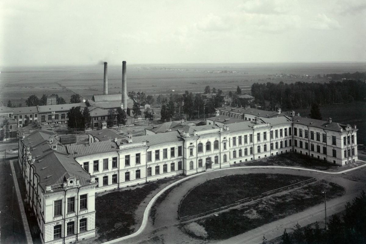 Вид на химический павильон с Гидробашни. 1905 год