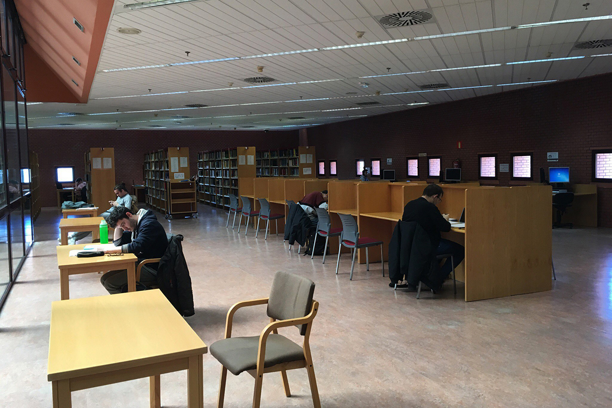 Информационно-библиотечный комплекс библиотеки Университета Карлоса III располагает зонами тишины 