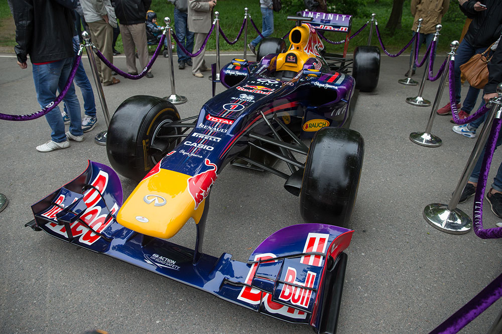 Болид Формулы 1 команды Infiniti Red Bull Racing Team