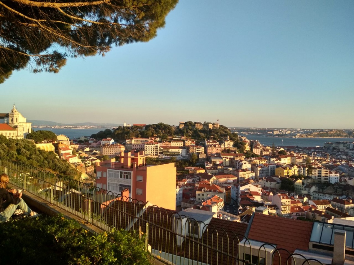 Лиссабон кажется Лене самым красивым из всех городов, которые она видела