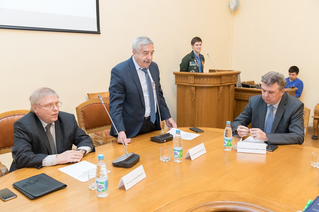 В Политехе опытом работы в стройотрядах с молодыми бойцами делились представители администрации вуза В Политехе опытом работы в стройотрядах с молодыми бойцами делились представители администрации вуза