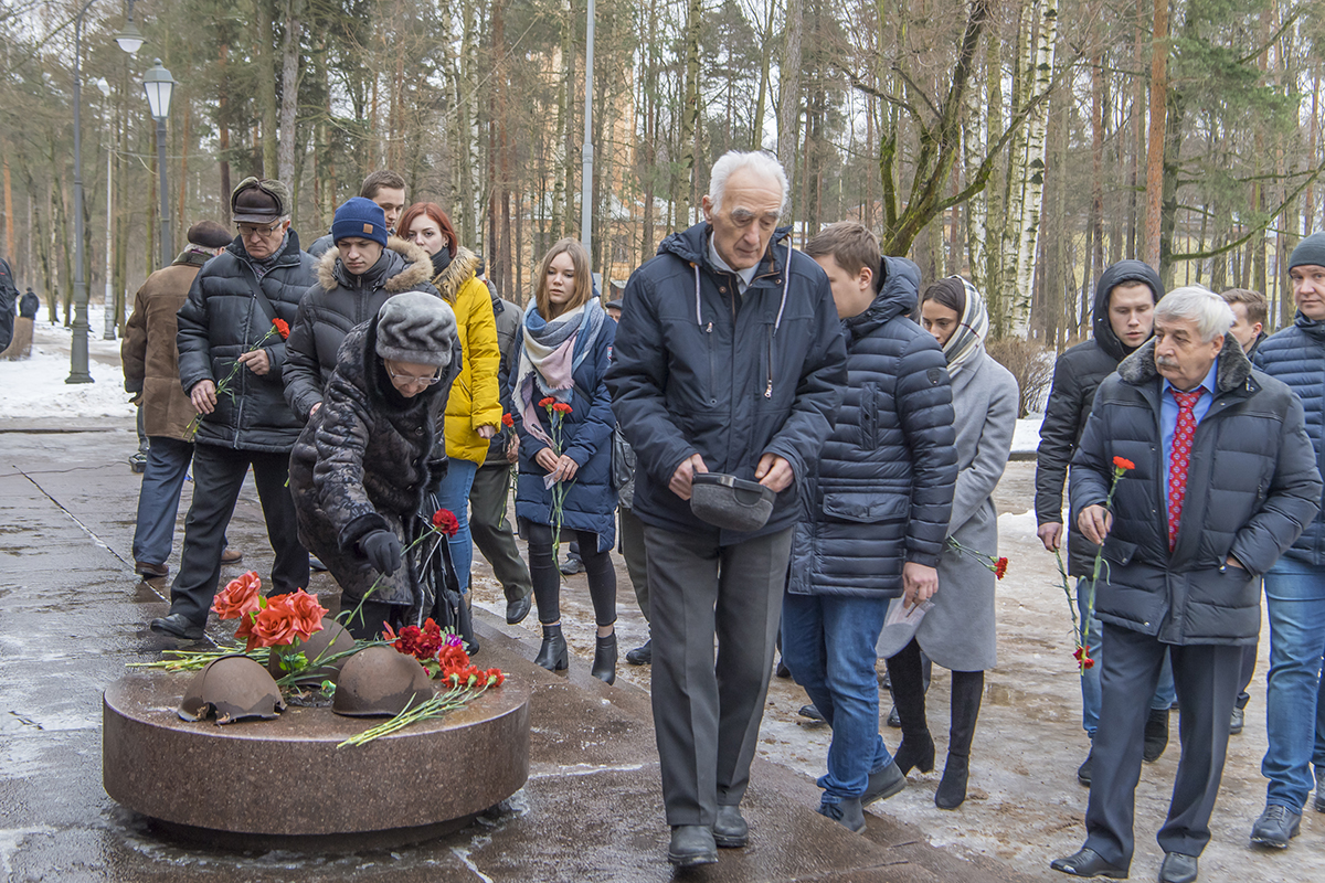 Участники митинга, посвященного снятию блокады 