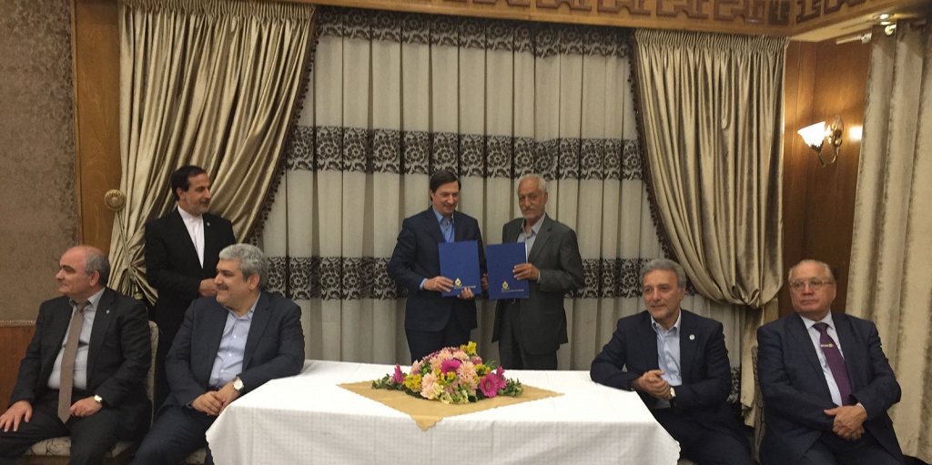 В ходе Форума Д.Г. Арсеньев подписал соглашения о сотрудничестве с двумя ведущими вузами Ирана