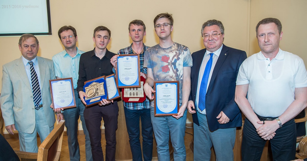 Дипломы I степени и медали вручены за победу в Конкурсе команд российских и иностранных абитуриентов 