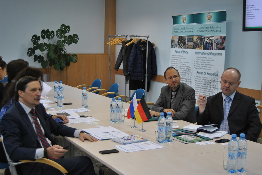 Проректор СПбПУ по международной деятельности Д.Г. Арсеньев рассказал почетным гостям о проектах, которые реализуются совместно с немецкими партнерами