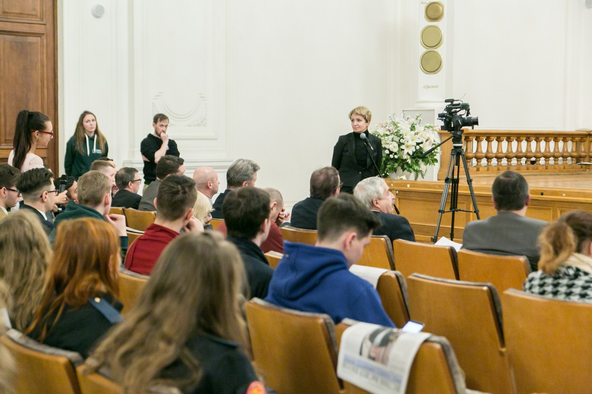 У микрофона проректор по образовательной деятельности СПбПУ Петра Великого Разинкина Елена Михайловна