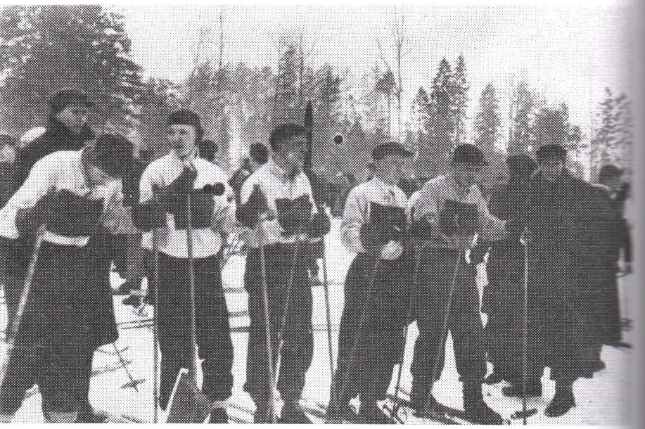 Лыжники-политехники на старте, 1937 год