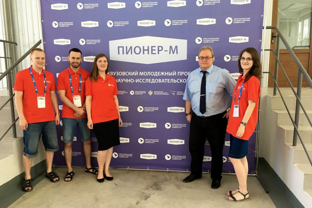 Команда ИППТ с проректором по перспективным проектам СПбПУ, научным руководителем ИППТ А.И. Боровковым Команда ИППТ с проректором по перспективным проектам СПбПУ, научным руководителем ИППТ А.И. Боровковым
