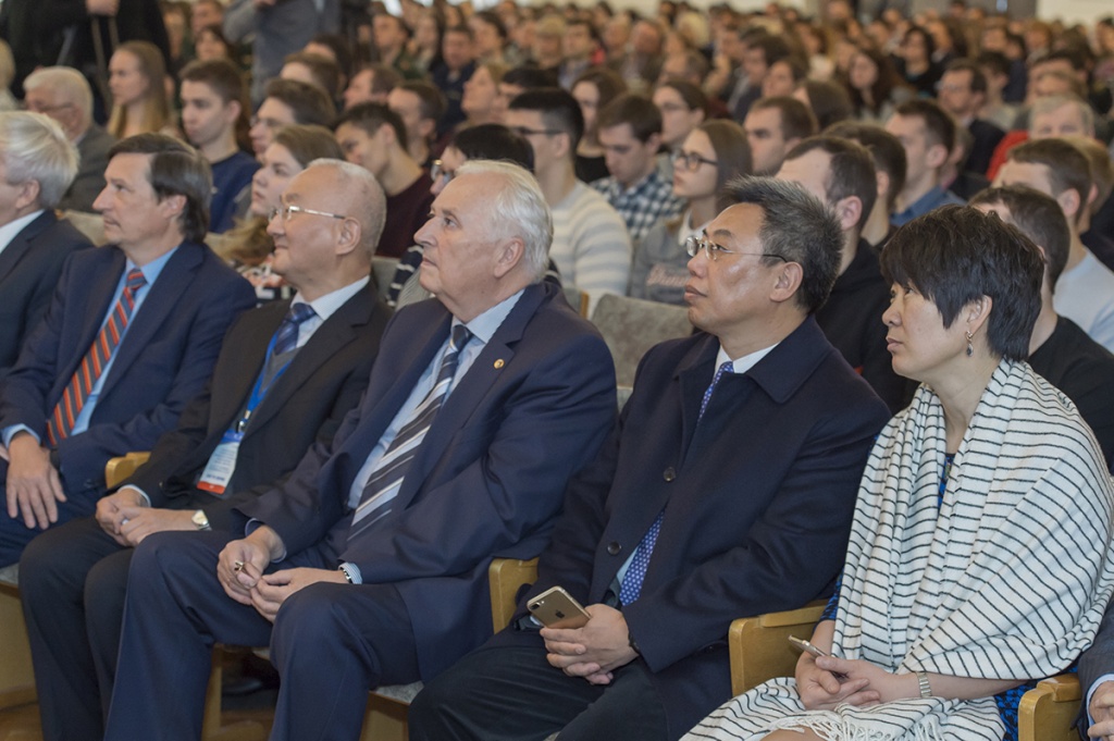 Почетными гостями форума стала делегация из Китая во главе с членом Китайской академии инженерных наук Сюэ Юшенгом 