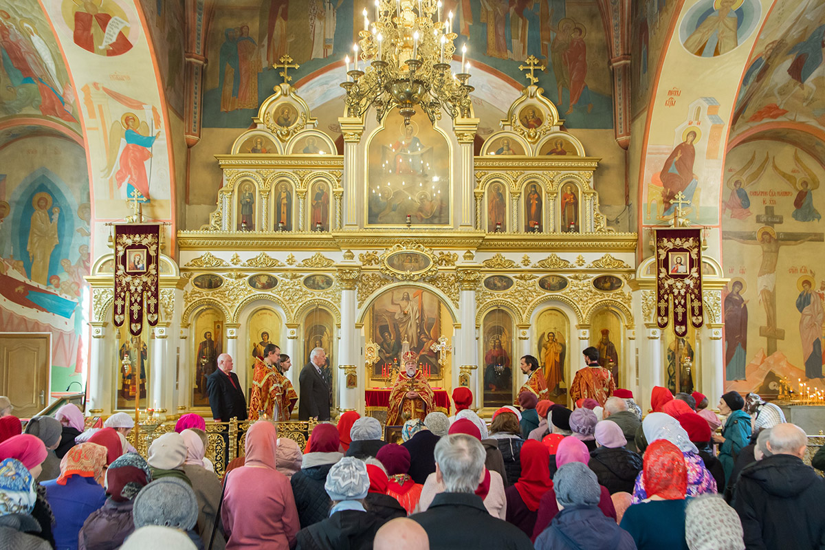 В церкви Покрова Пресвятой Богородицы прошла служба в честь 25-летия с момента ее открытия после реставрации 