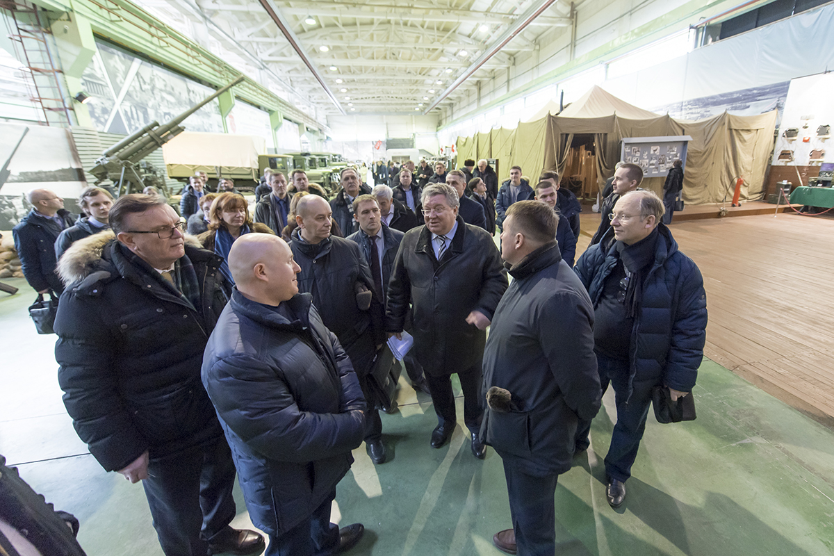 Ректор поблагодарил за экскурсию и выразил надежду на сотрудничество Ленрезерва и патриотических объединений СПбПУ Ректор поблагодарил за экскурсию и выразил надежду на сотрудничество Ленрезерва и патриотических объединений СПбПУ
