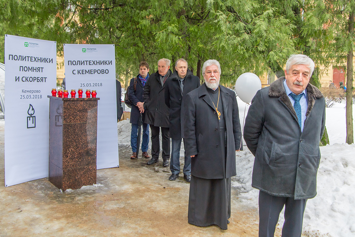 .В. Глухов уверен, что эта трагедия – повод серьезно задуматься, чтобы предотвратить подобное в дальнейшем 