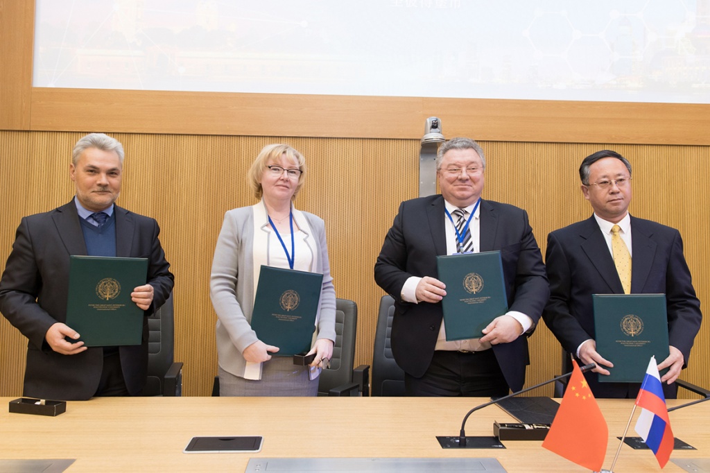 Церемония подписания соглашений о сотрудничестве в области биомедицины 