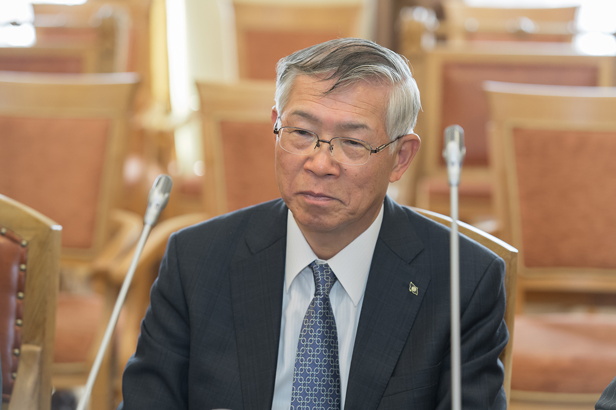 Председатель совета директоров Kawasaki Heavy Industries, Ltd., президент РОТОБО Сигэру Мураяма 