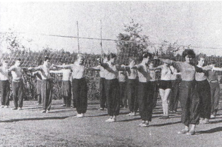 "С 1930-х за основу занятий спортом в Политехе была взята общая физическая подготовка с целью овладения нормативами комплекса ГТО "С 1930-х за основу занятий спортом в Политехе была взята общая физическая подготовка с целью овладения нормативами комплекса ГТО