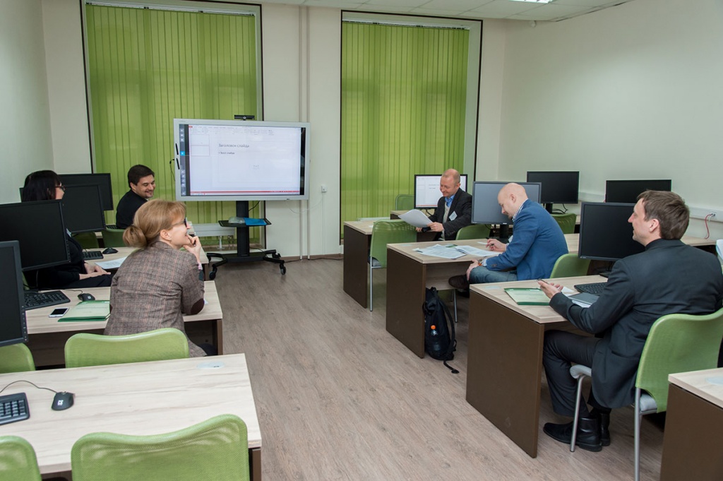 Участники сессии работали по группам в соответствии с тематикой дискуссий Участники сессии работали по группам в соответствии с тематикой дискуссий