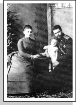 А.Г. Гагарин с женой и сыном Андреем.