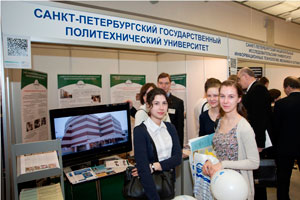 Участники выставки у стенда Участники выставки у стенда