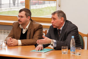 Слева - проф. В.И.Масликов