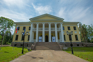 Главный усадебный дом в Холомках