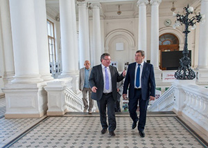 Министр регионального развития и ректор СПбГПУ на Парадной лестнице Главного здания