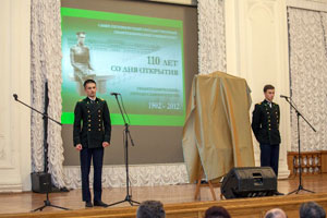 Роман Панов и Матвей Захаров на сцене Белого зала СПбГПУ